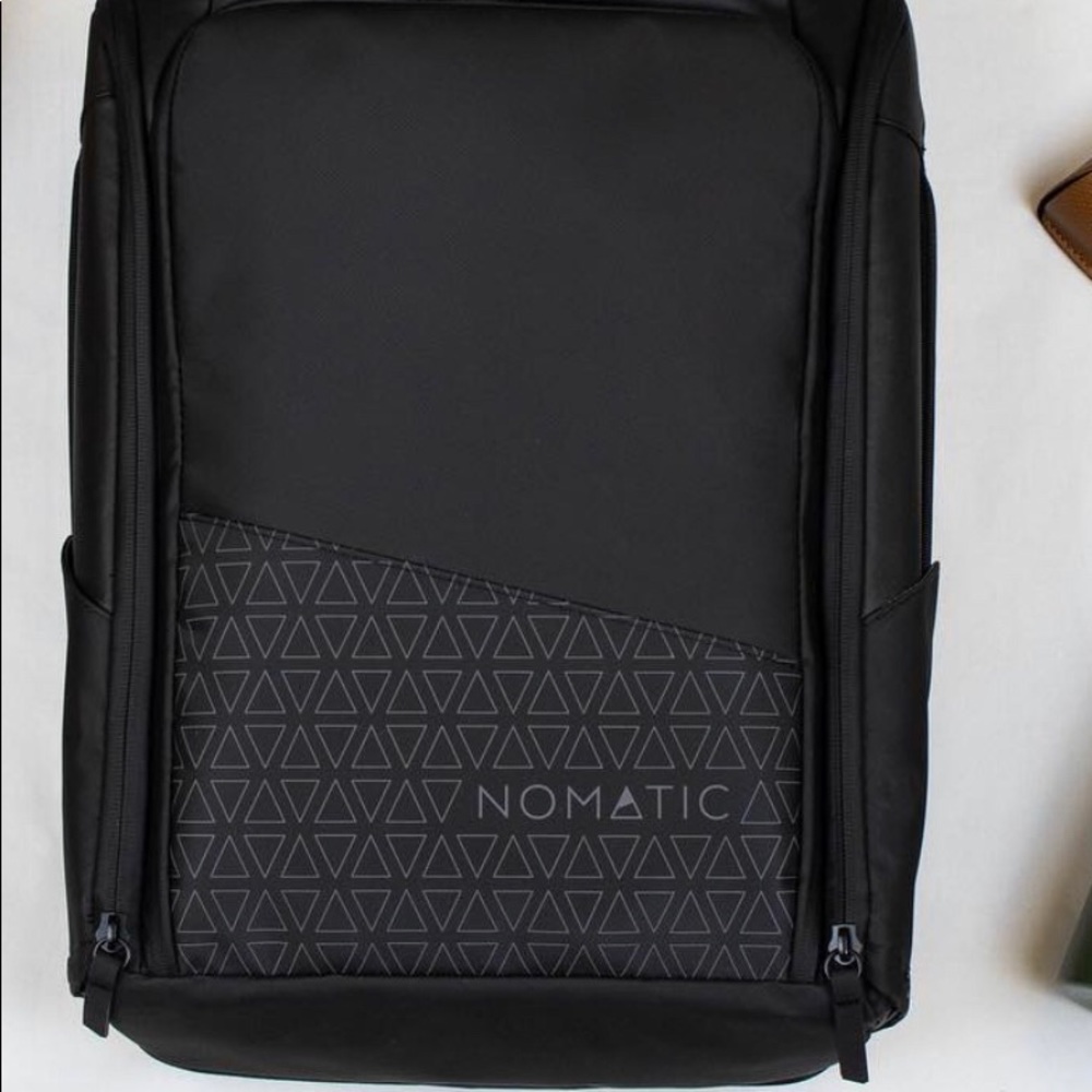 Nomatic Travel Backpack - NWOT - Black - Expandable 20L-30L. Minimalist